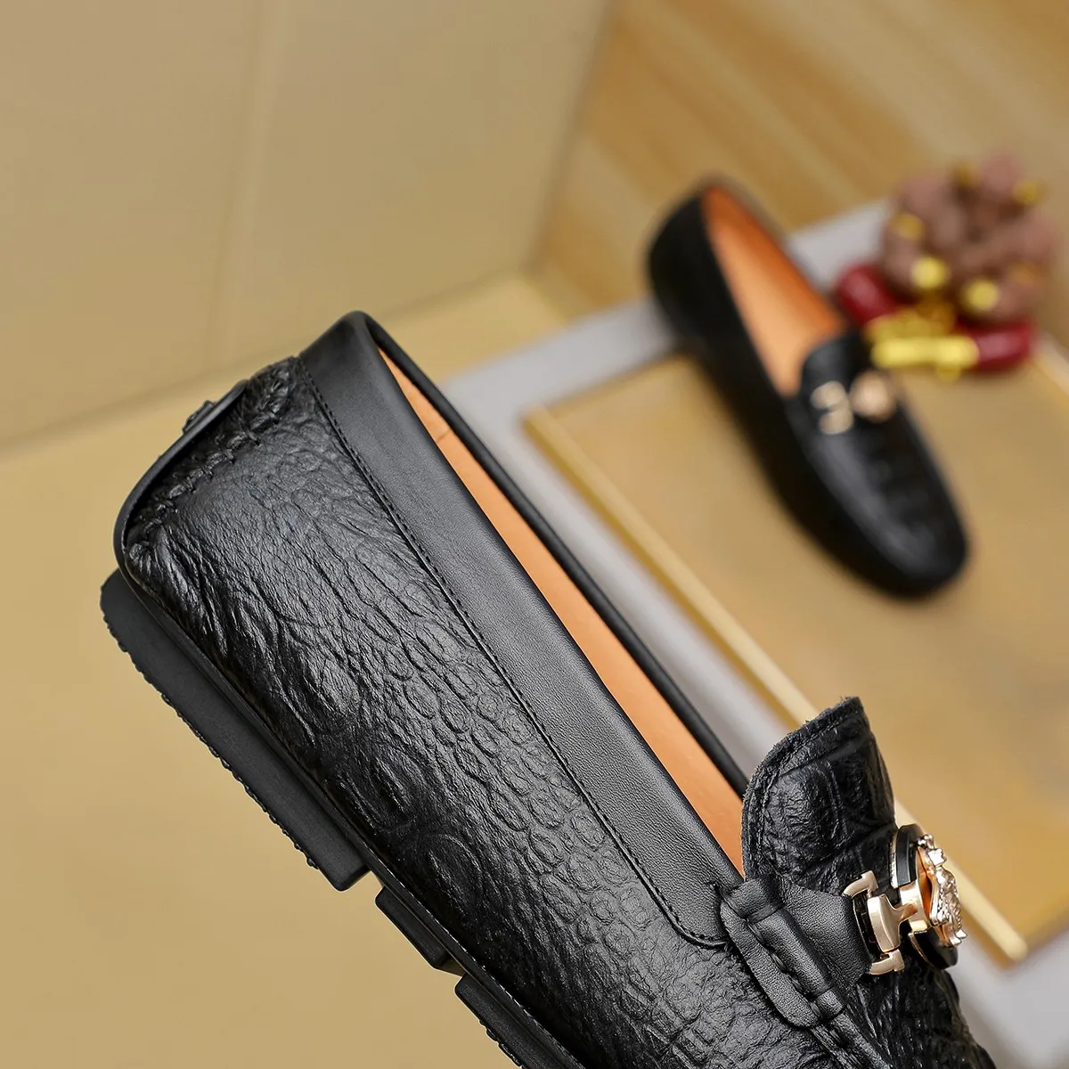 Men's shoes 💰360💰💰GUCCI Gucci official website synchronizes the latest model 🛃The upper is made of imported cowhide, 🐷leather lining, rubber outsole, 🎩🎩top-notch handcrafted workmanship with fine stitches and threads🔍definitely satisfy those perfectionist men who pursue high luxury quality 👏 Colors available! Code number 38-45 Large quantity in stock